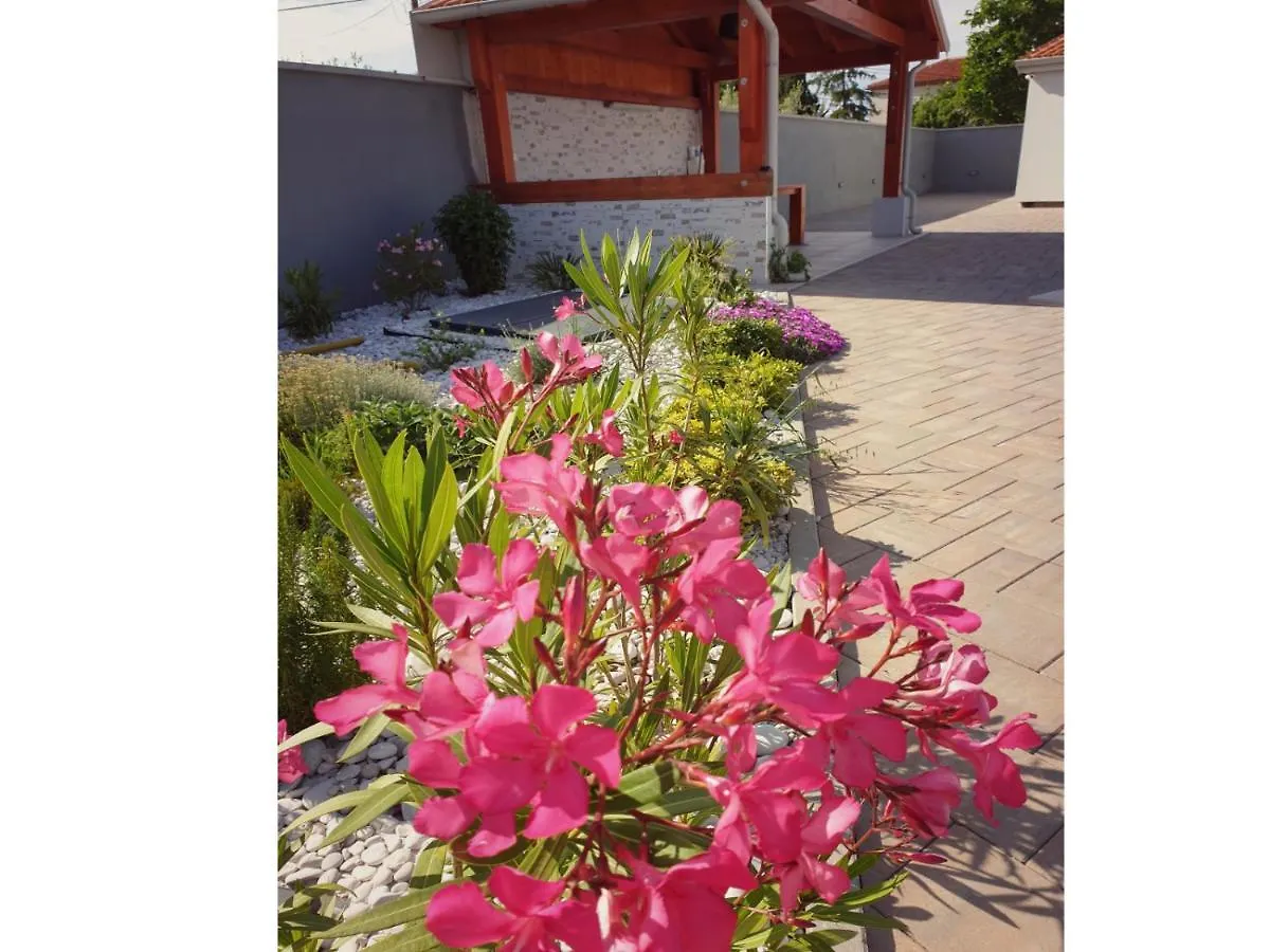 villa flores Kavran